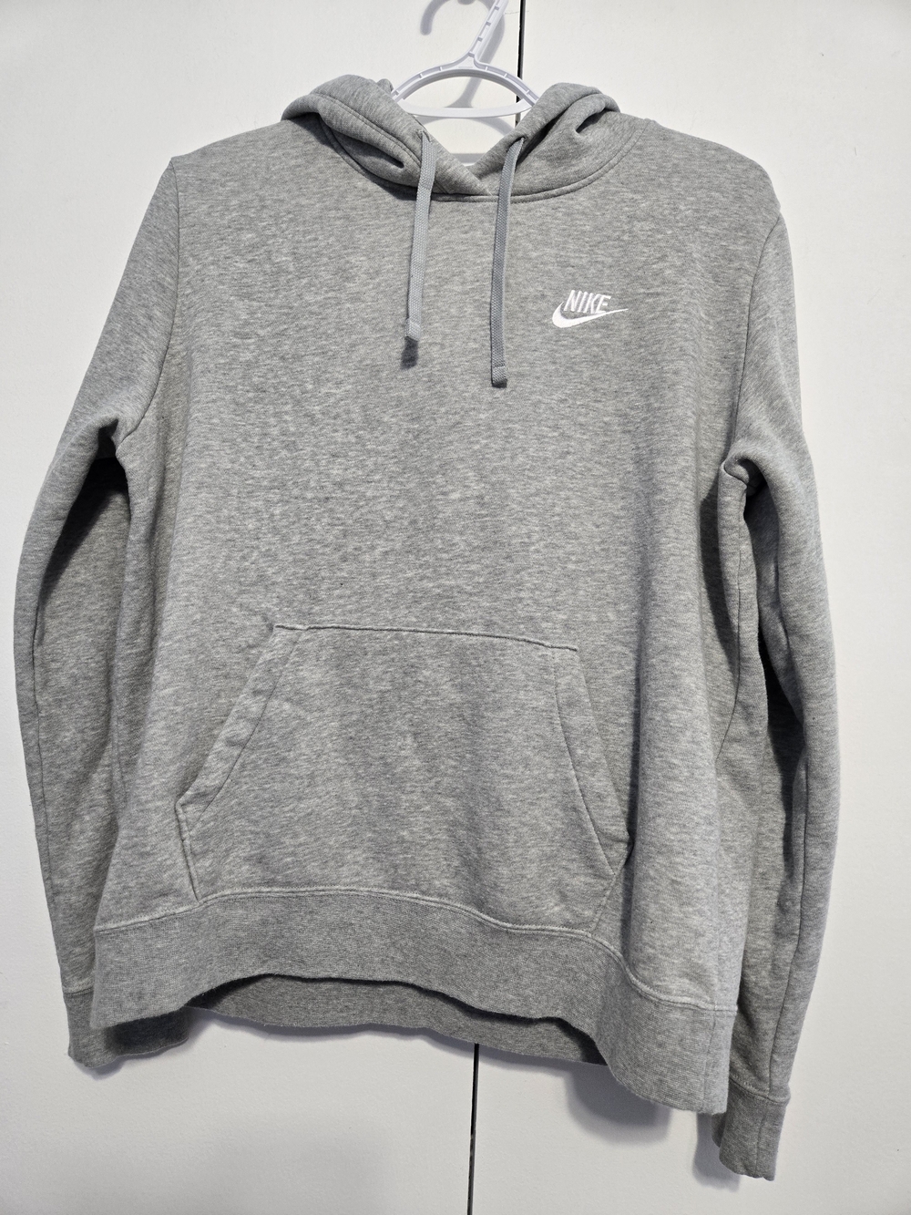 Nike Gray Pullover Hoodie Women's Medium Fleece Pocket Logo Sweatshirt